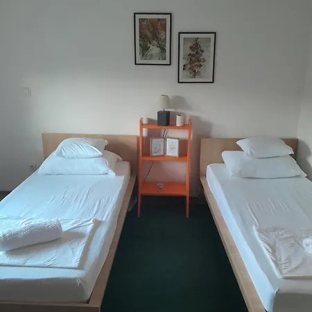 Lägenhet Vacanza Apartment *